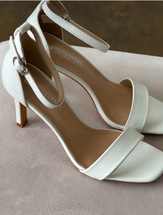 Продам босоножки