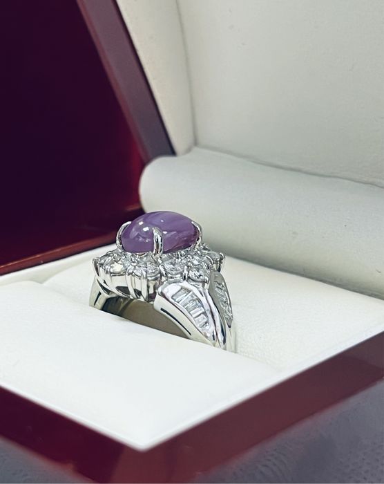 Платинен пръстен със звезден сапфир и брилянти