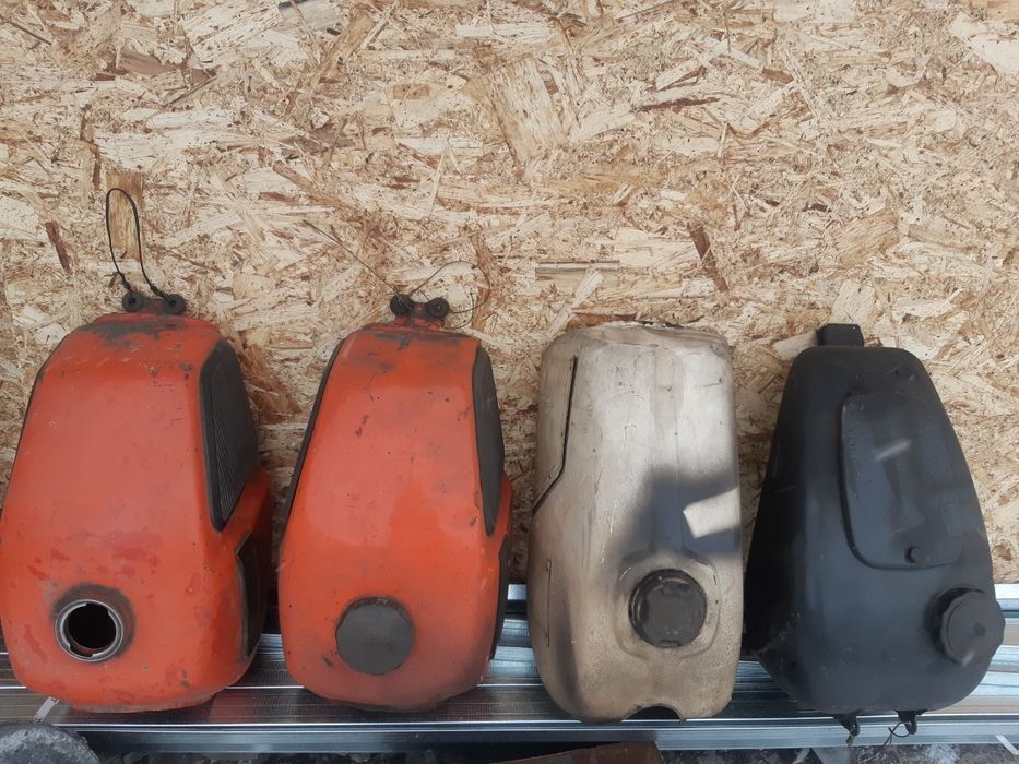 Продам запчасти на мотоцикл Иж и Яву.