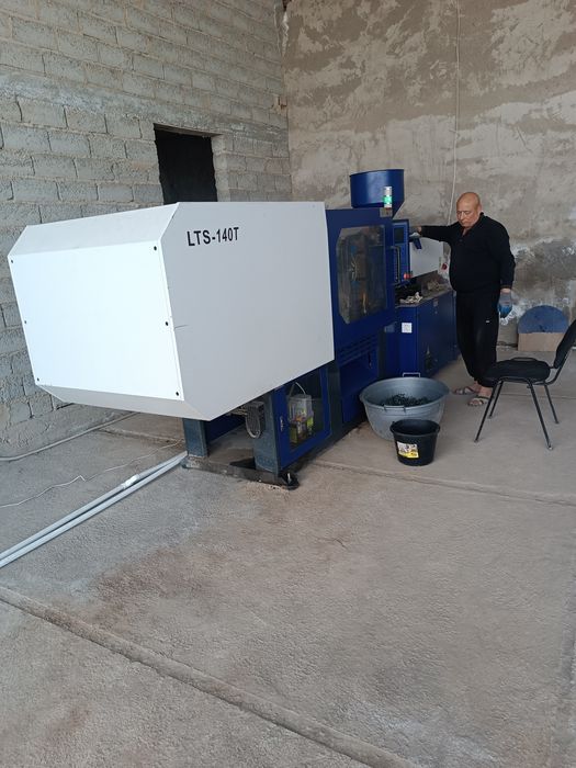 Plasmassa chiqaradigan aparatga ishchi kerak