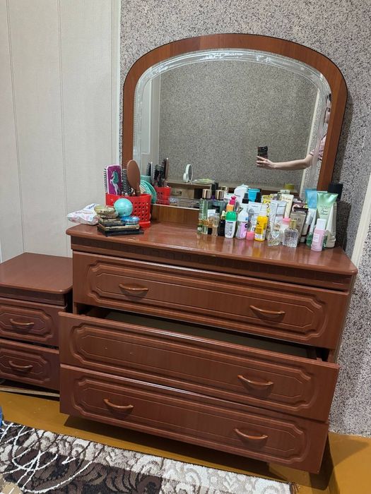 Комод и две тумбочки