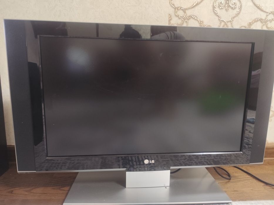Телевизор LG в рабочем состоянии