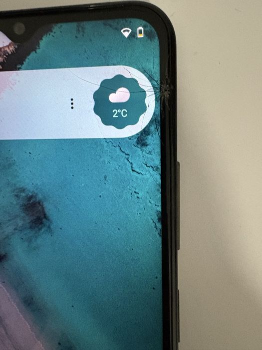 Vand telefoane functionale fisurate