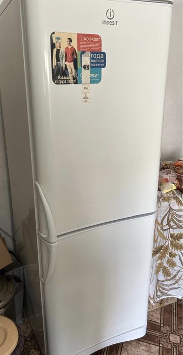 Холодильник «Indesit»