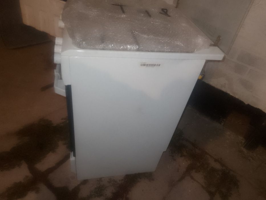 Продам газ  плиту новая !