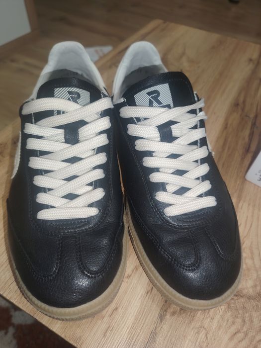 Vând pantofi sneakers unisex Reiker Revolution mărimea 39