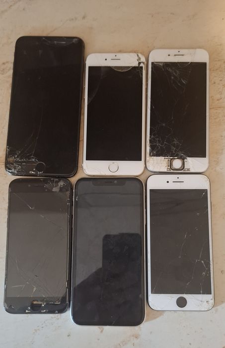 Vând telefoane iPhone