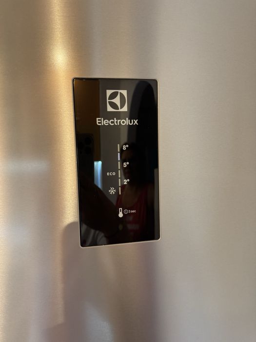 Frigider electrolux