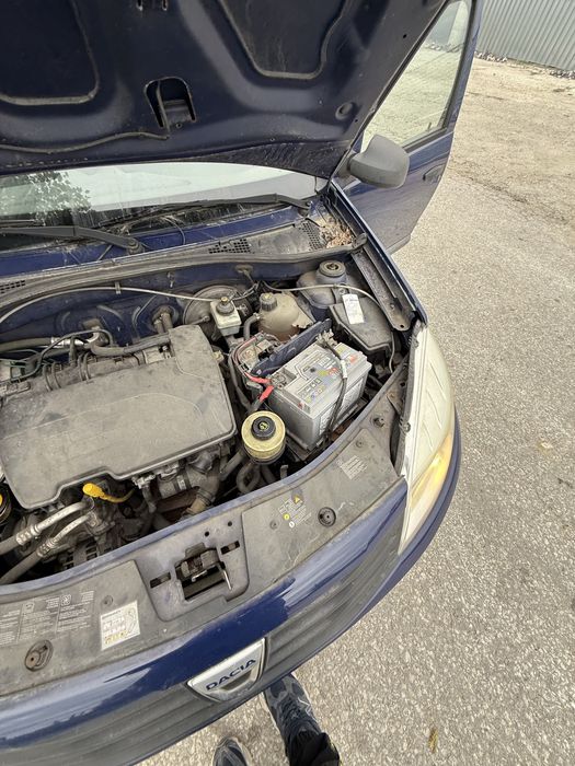 На части Dacia Sandero 1.2i 16v 75кс 2010година ръчка