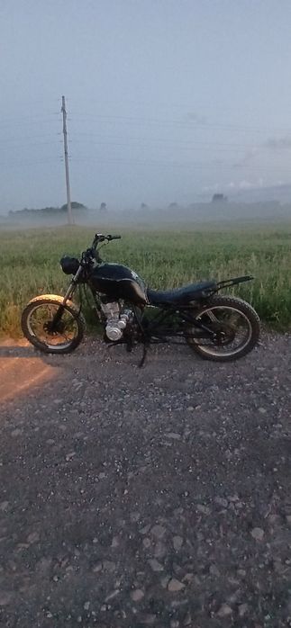 Продам мотоцикл 200кубов