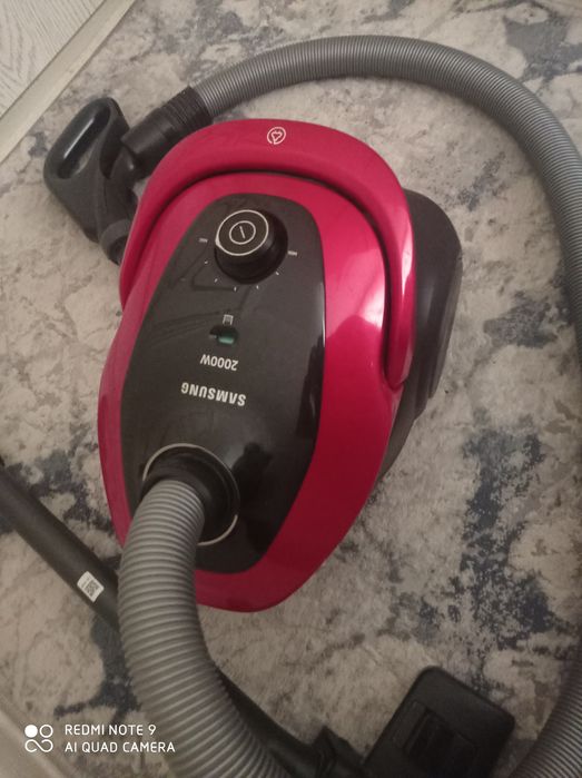 Pelisos Samsung. 2000v b/u holati ideal. 2ta nasatkali. narhi 700.000