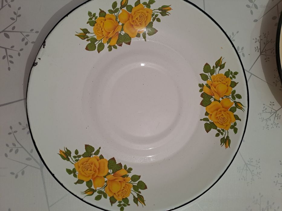 Эмалированная посуда табак