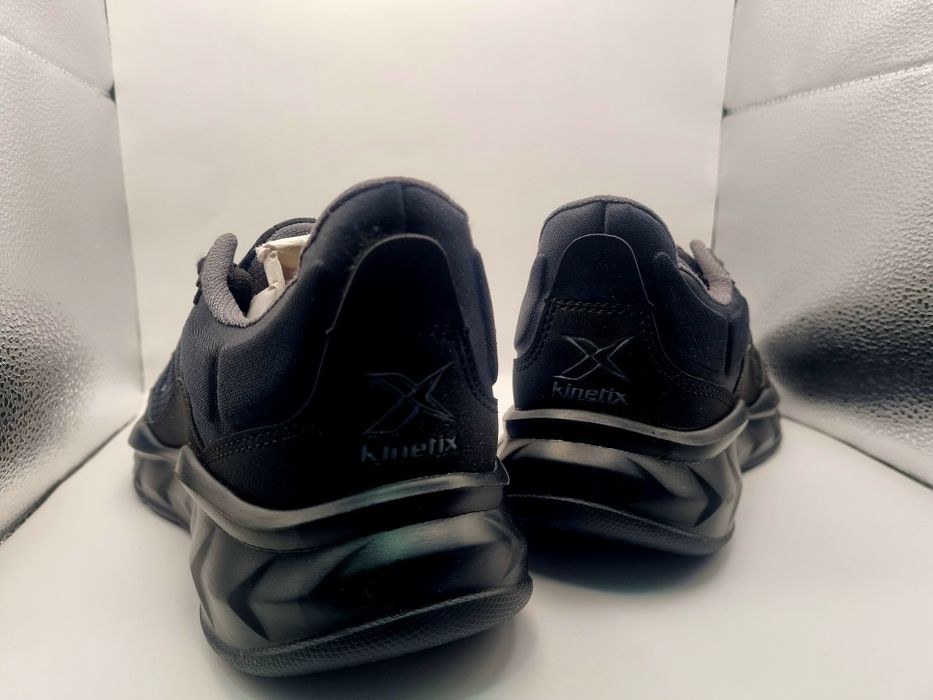 Мужские кроссовки Kinetix 42размера