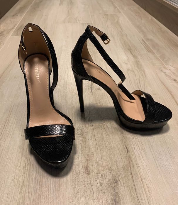 Черни дамски сандали на висок ток змийска кожа