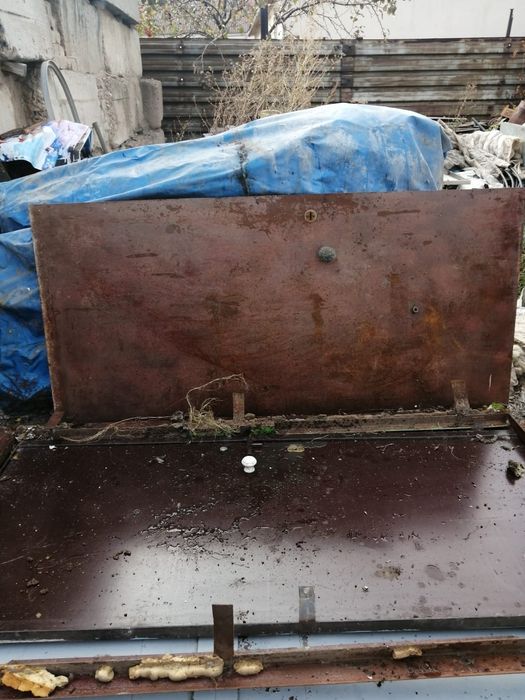 Двери железные, ворота