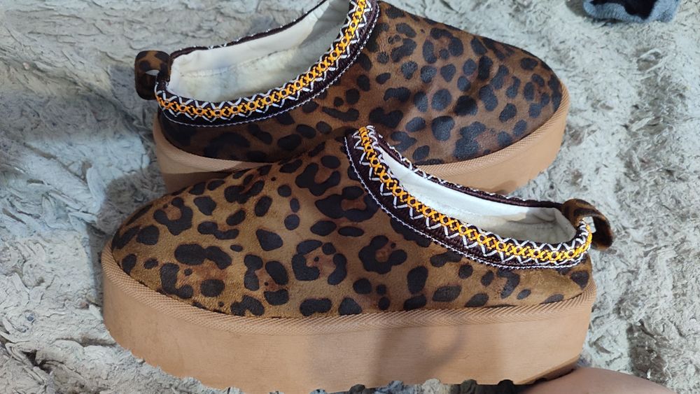 Продам совершенно новые 2000