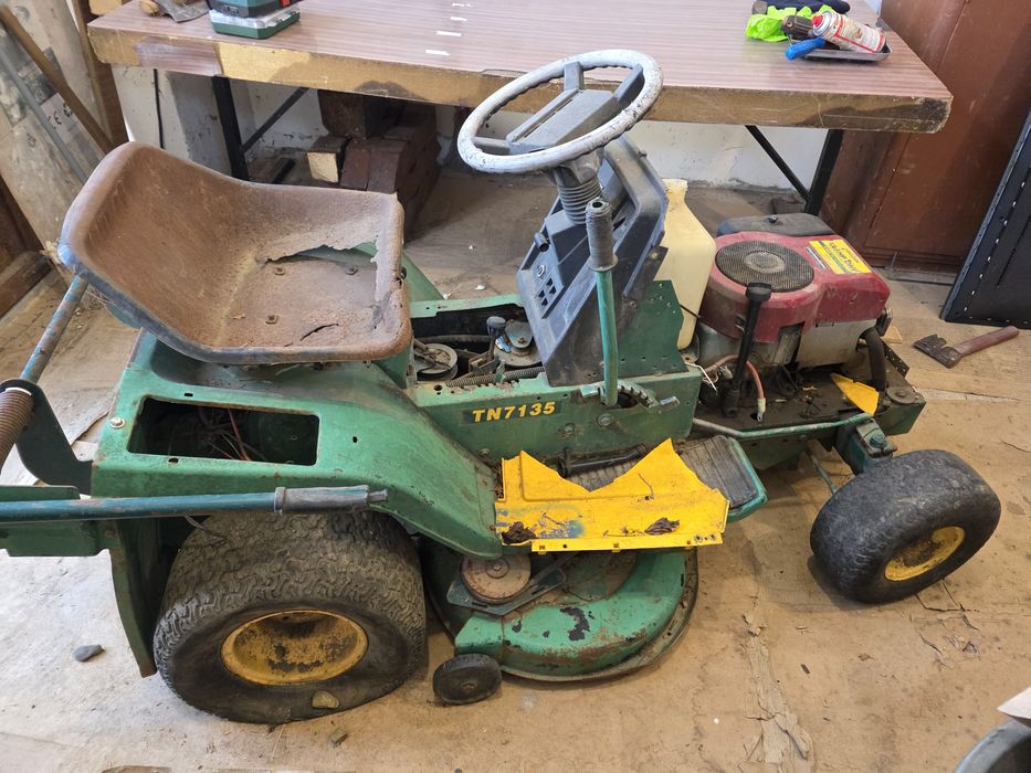 Tractor tuns iarba defect de piese