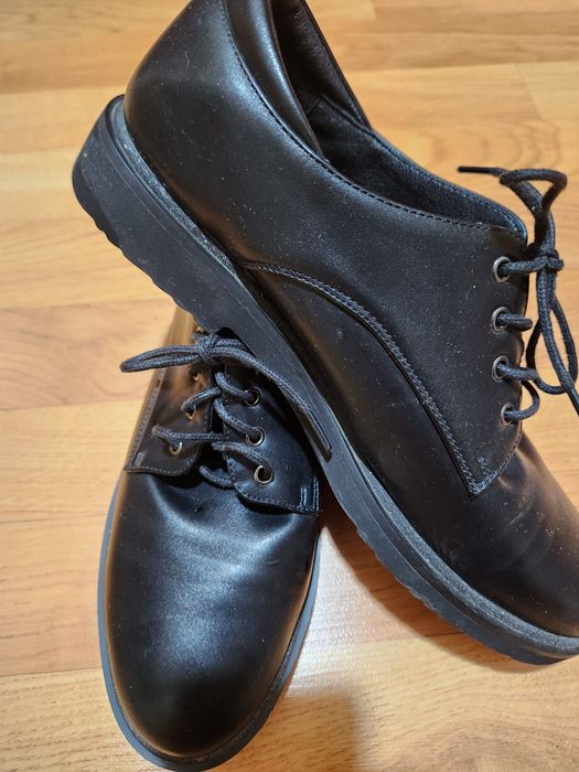 Продам кожаные ботинки