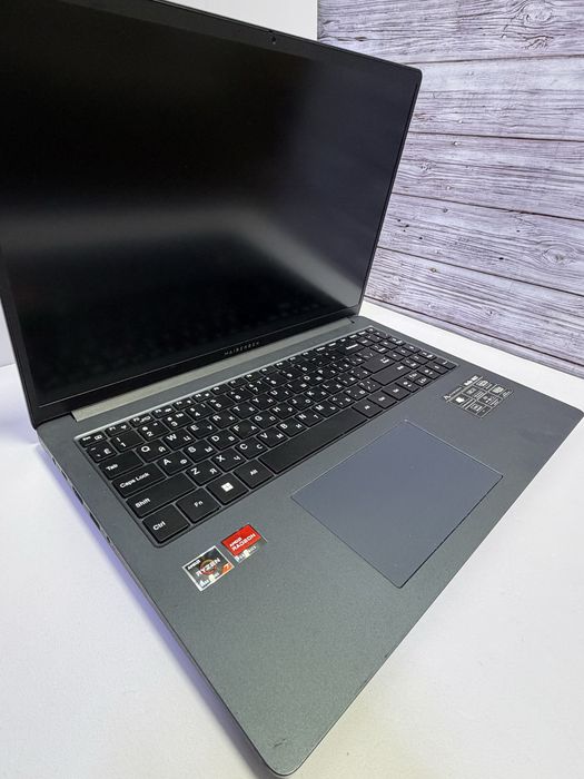Ноутбук Maibenben Medio M657/  СТ33040