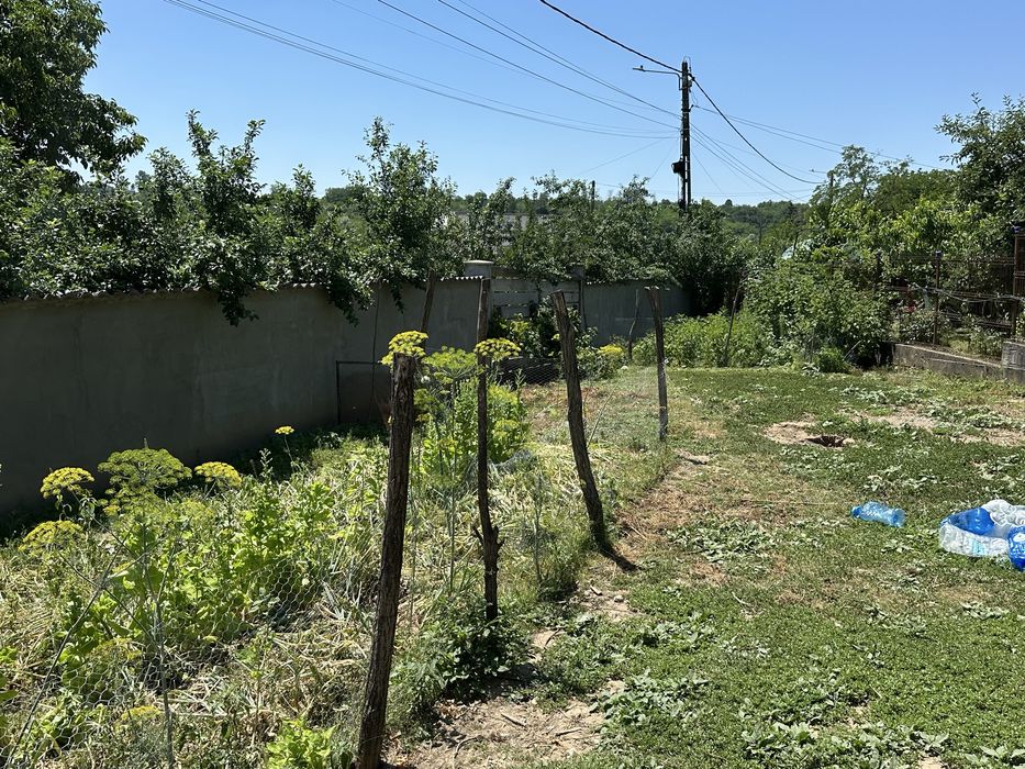 Teren cu casa  de vanazre