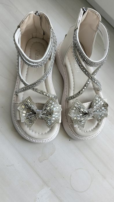 Продам сандали/обувь на девочку  30 размер