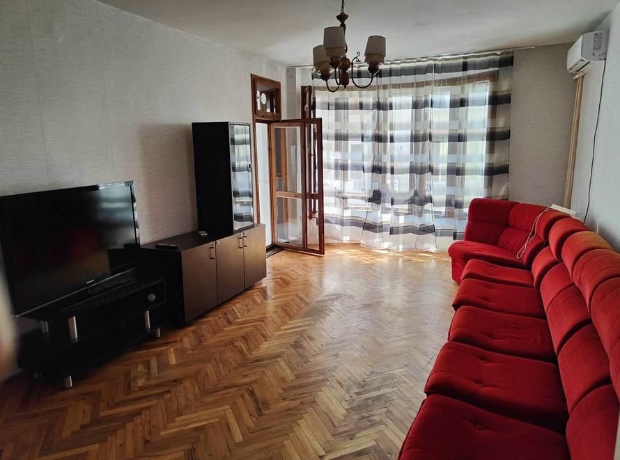 Дава се под наем Тристаен апартамент в Бургас, Център - 98 кв.м за 510 € - Снимка #3