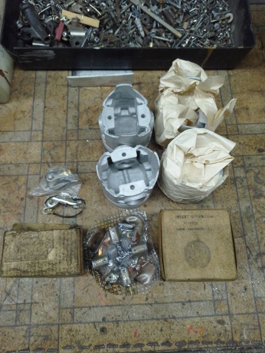 Поршни,кольца,щётки жигули