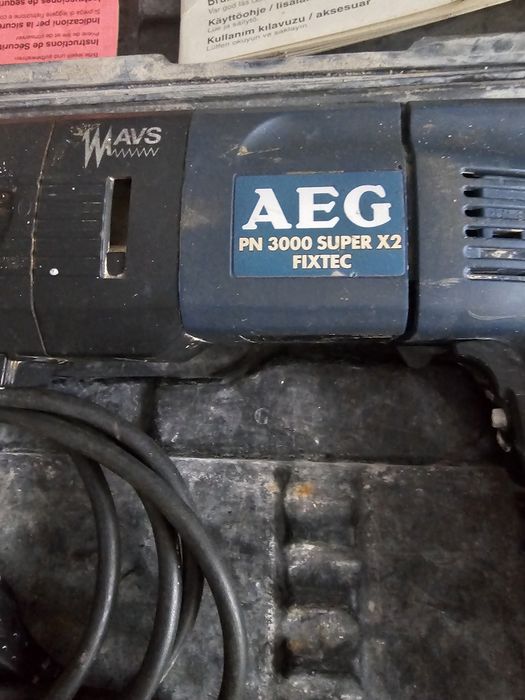 De vinzare bormașina AEG