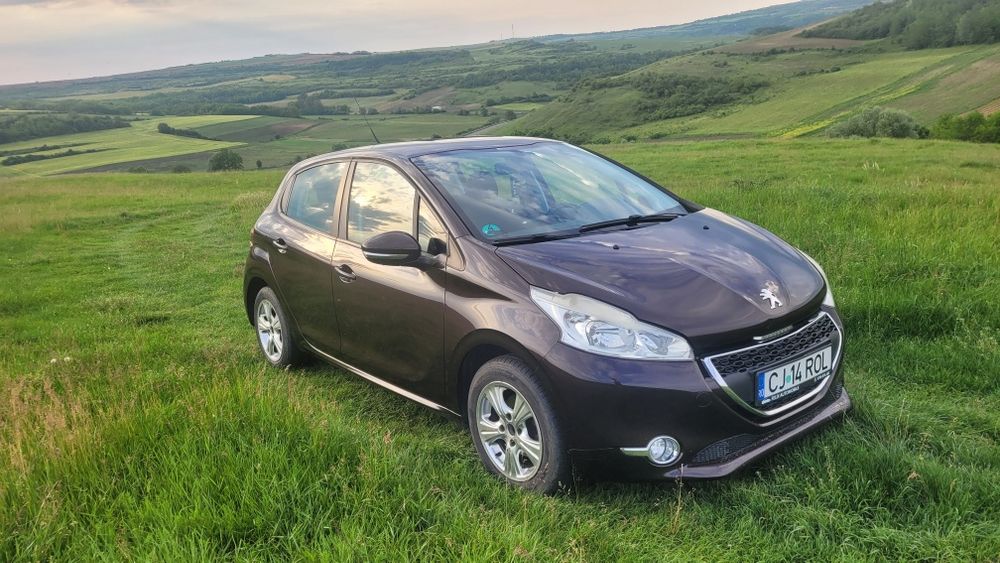 Vând Peugeot 208 1.2 Benzina 2013