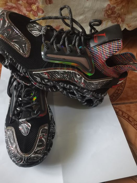 Adidași moderni ușori