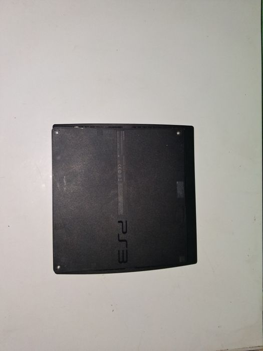 PS3 + 40 JOCURI GRATIS + 2 manete