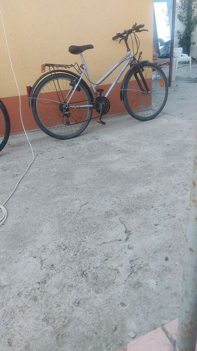 Vand biciclete 1 barbateasca si 1 de dama