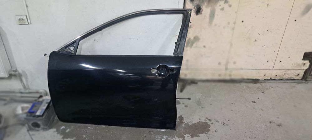 Тайота 50 дверь передний левый