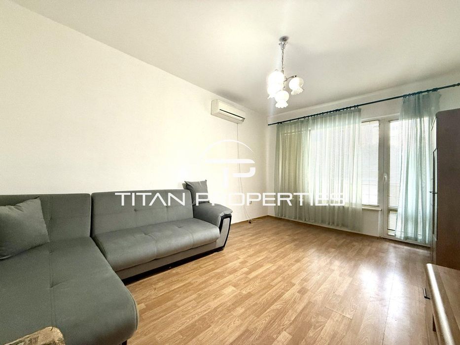 Тристаен апартамент за продажба в Център