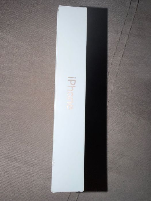 Продавам iPhone 16 Pro Gold – 128 GB
