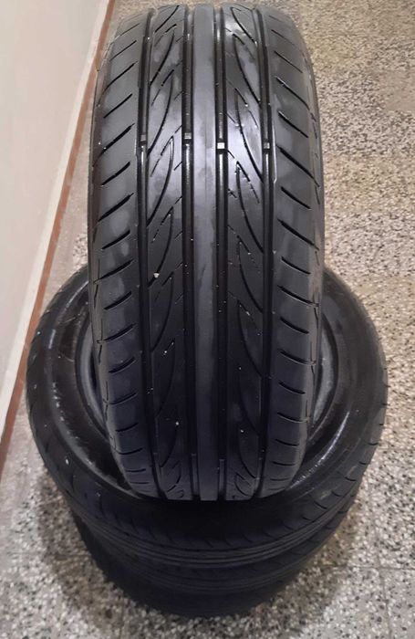 Продава комплект летни гуми YOKOHAMA 215/55 R16  ADVAN FLEVA