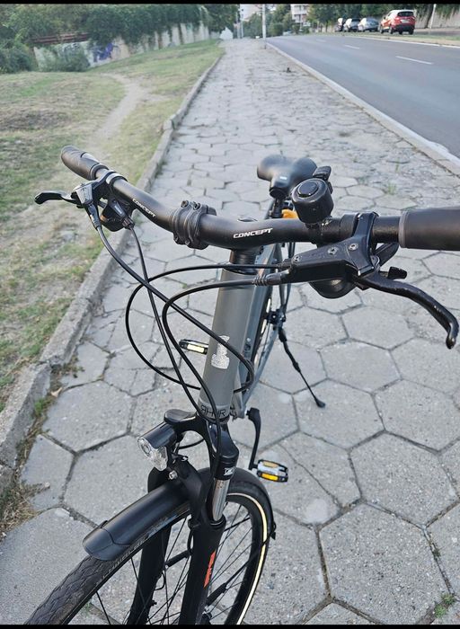 Продавам градски/трекинг велосипед Raleigh