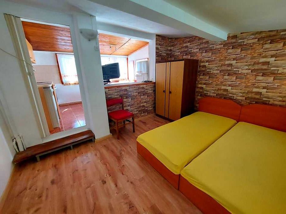 Дава се под наем Двустаен апартамент в Бургас, Център - 50 кв.м за 153 € - Снимка #3