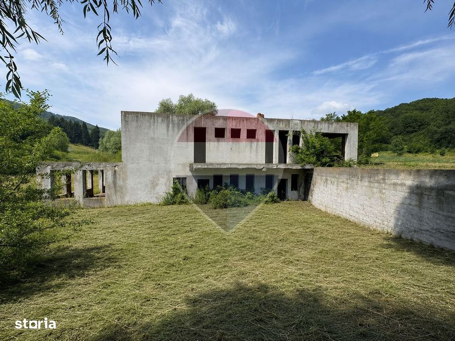 Cladire comerciala cu teren 10.000 mp | DN 13 - Hanul Bogatii-Maierus