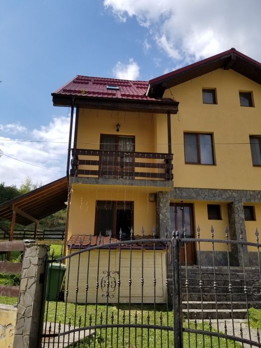 Inchiriez pe termen lung casa de vacanta la Predeal