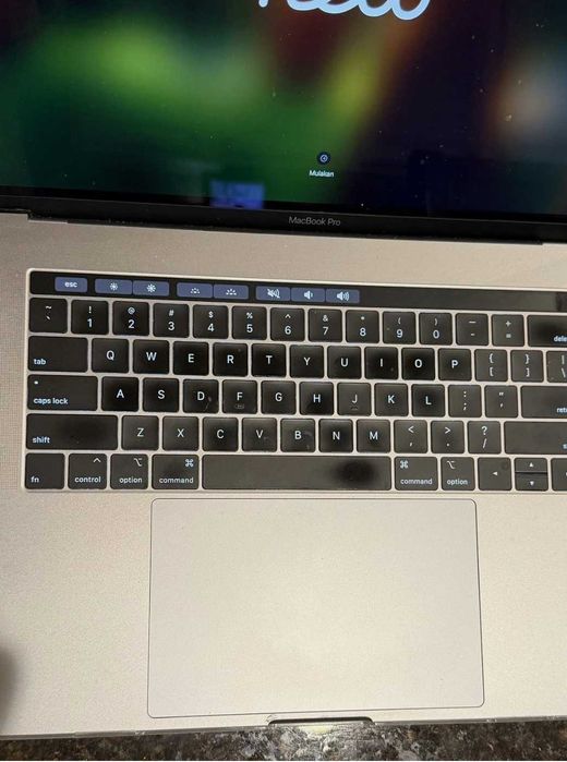 Macbook Pro 15 inch 2018 oxiri + Srochna sotiladi