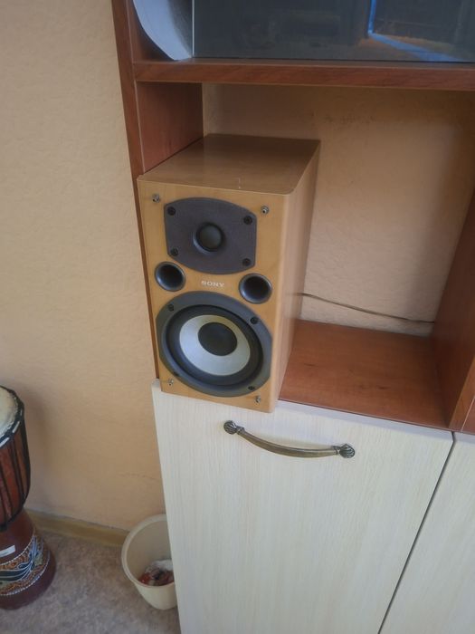 Полочная акустика Sony, с фантастическим звуком.