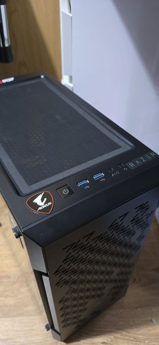 Carcasă PC Corsair iCUE 220T – stare foarte bună