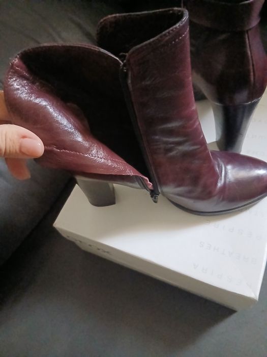 Vand botine  bordo cu toc