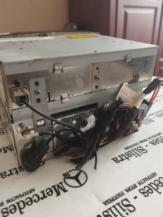 Навигация за Мерцедес-бенц SL (R320)