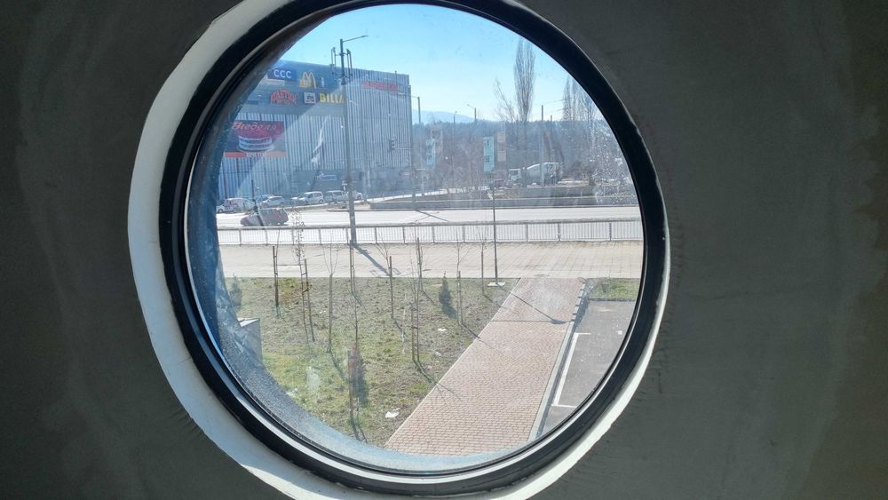 Предлагам под наем магазини.