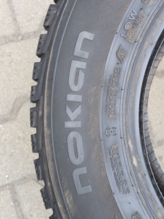 235 65 16c nokian
