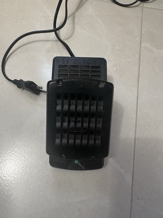 Зарядно Бош с батерия