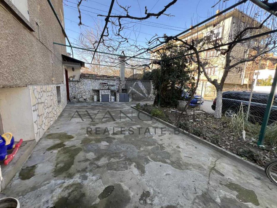 оф.22062 Етаж от къща + сутерен / Прослав