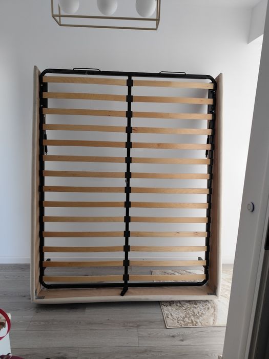 Pat tapitat cu somiera cu pistoane 160x200